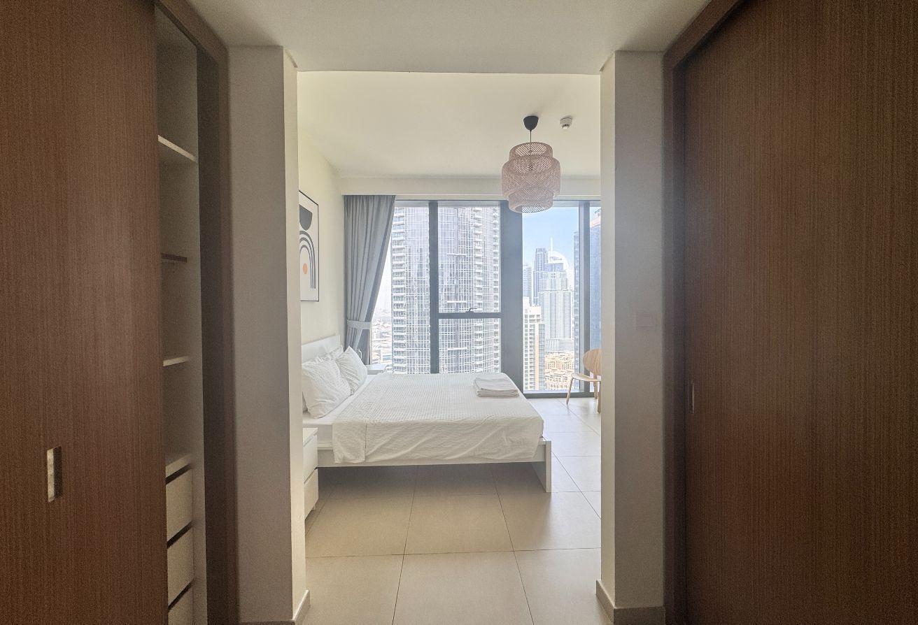 Spacious High Floor 3BR Apt | Downtown Views photo 13