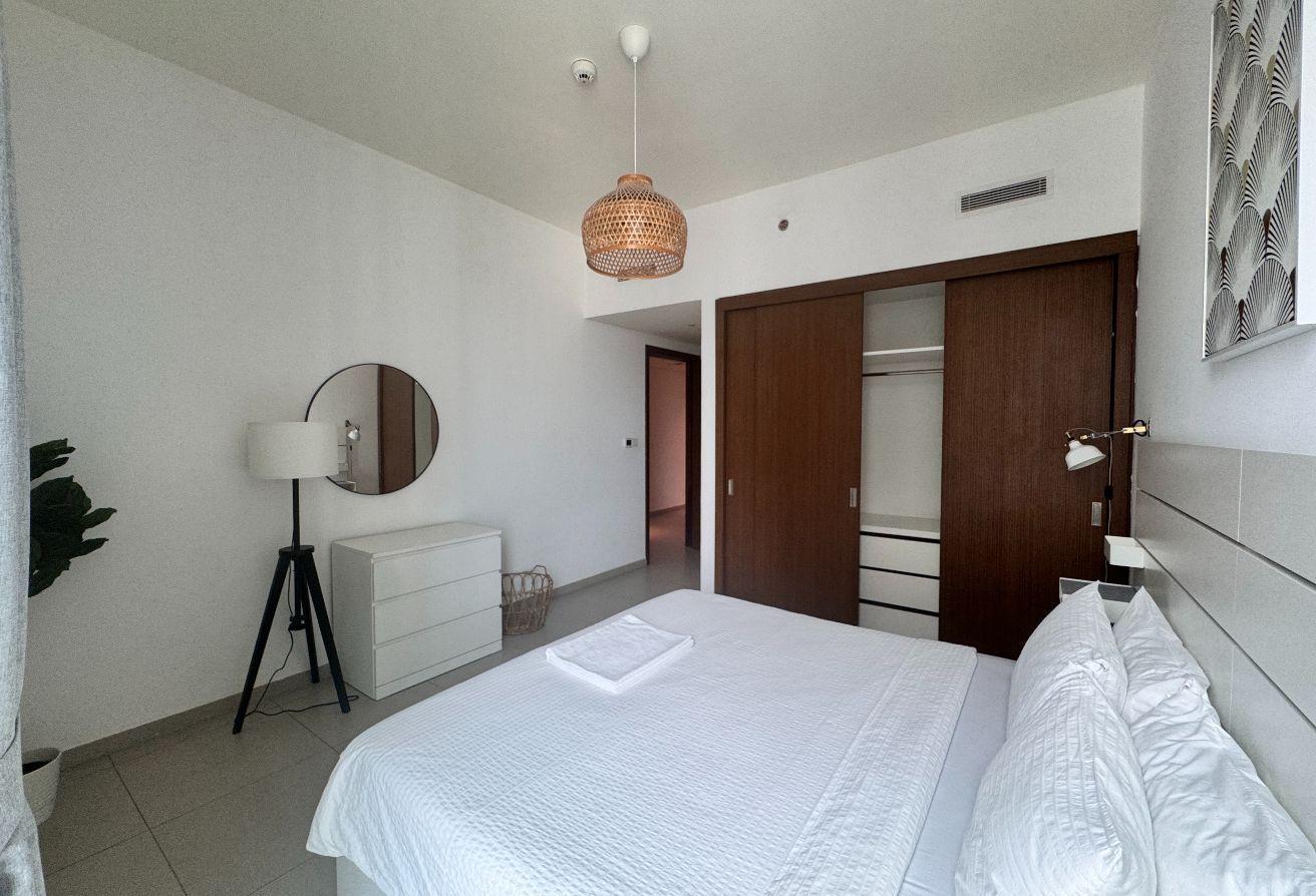 Spacious High Floor 3BR Apt | Downtown Views photo 14