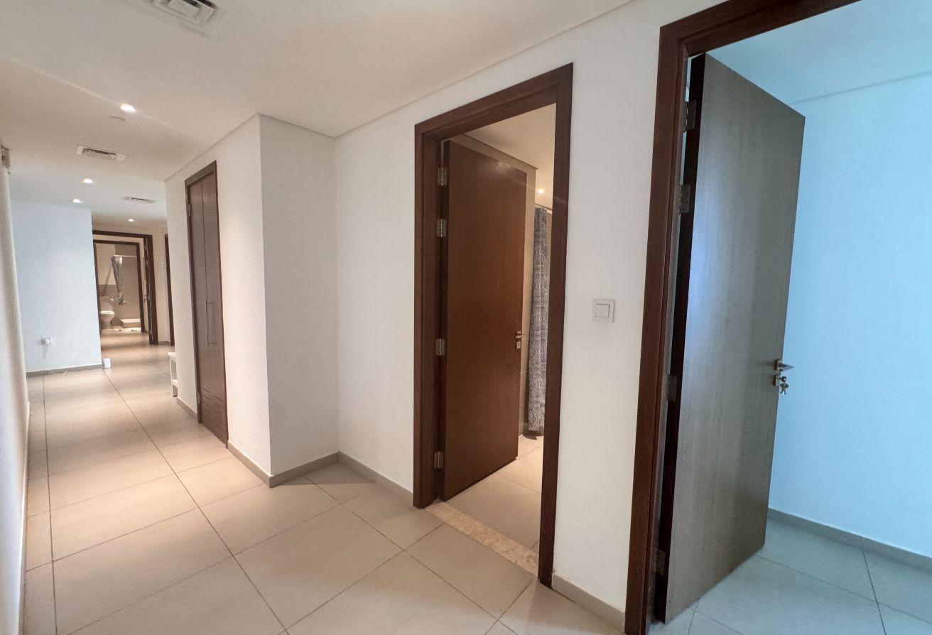 Spacious High Floor 3BR Apt | Downtown Views photo 12