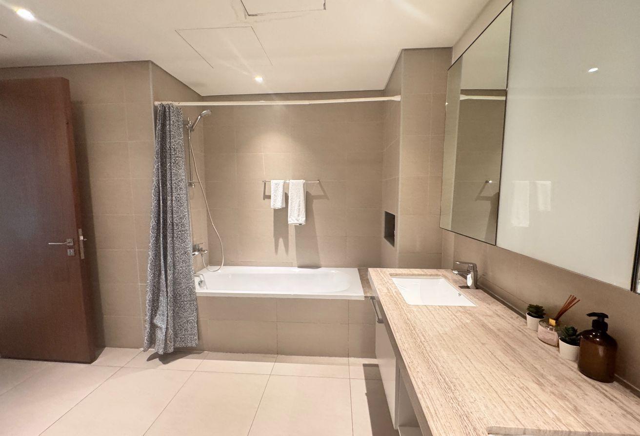 Spacious High Floor 3BR Apt | Downtown Views photo 23