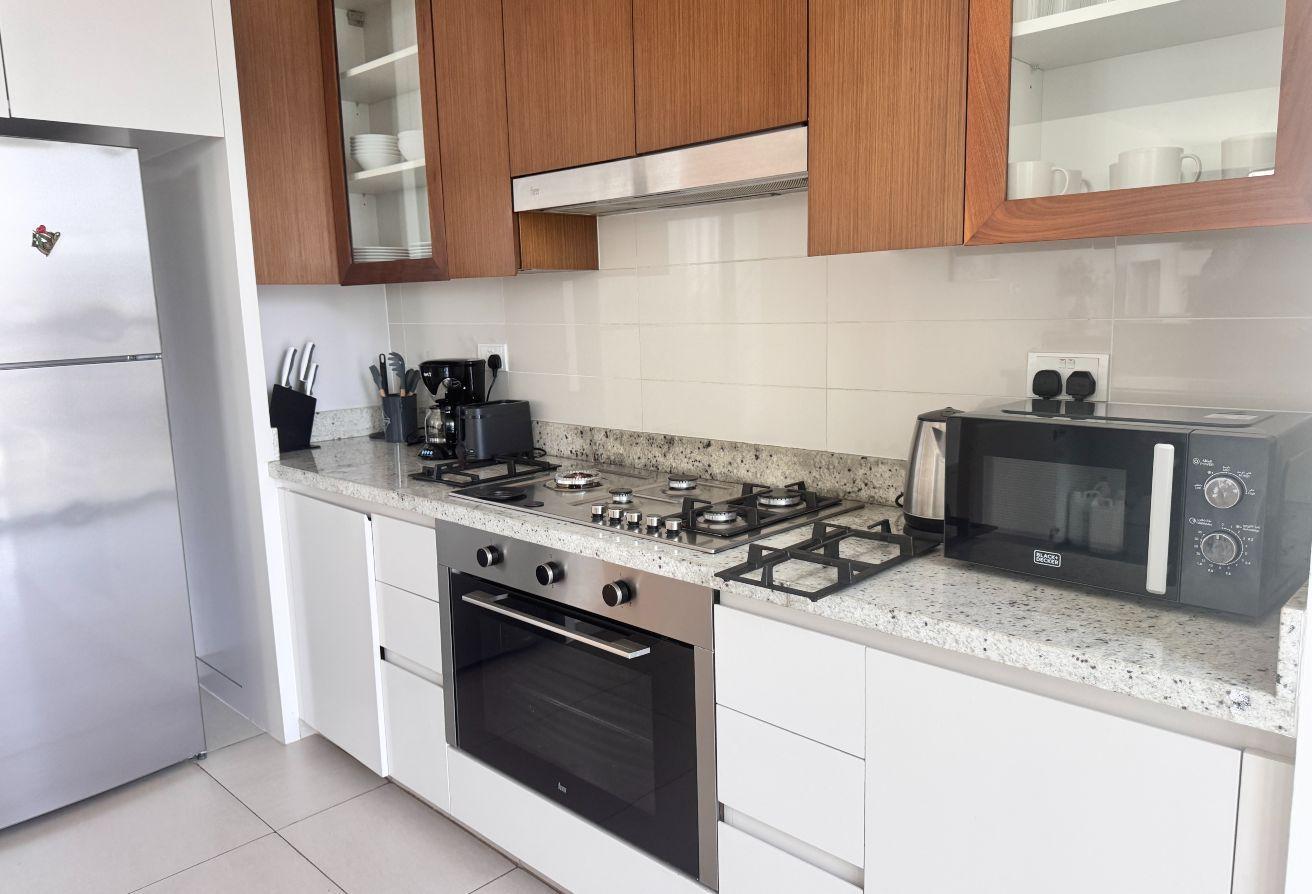 Spacious High Floor 3BR Apt | Downtown Views photo 6