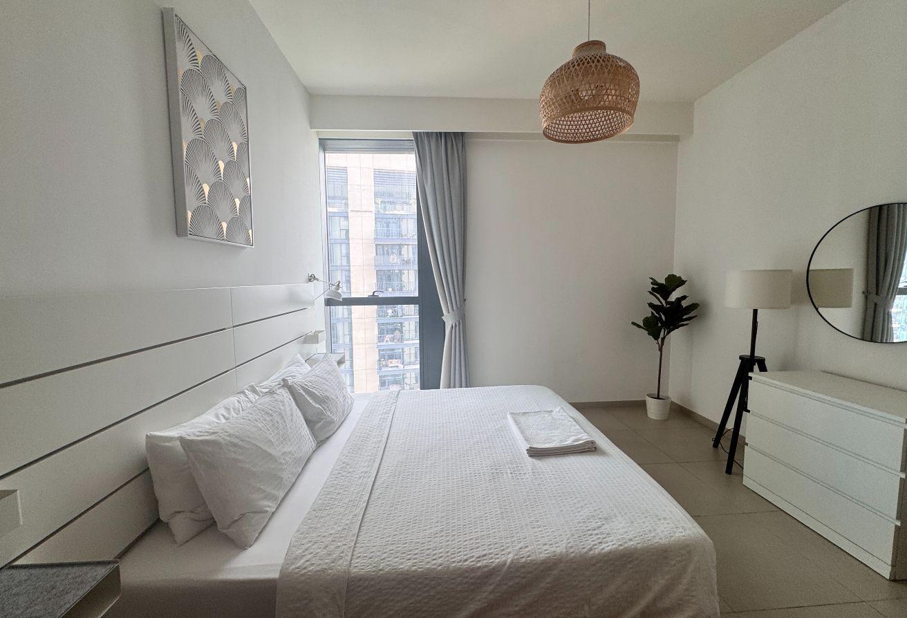 Spacious High Floor 3BR Apt | Downtown Views photo 16