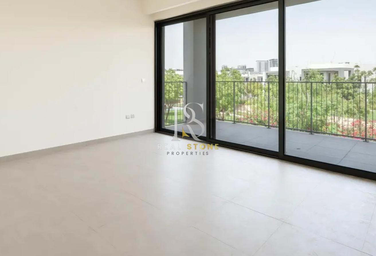 Single Row | Vacant | Well Maintained photo 11