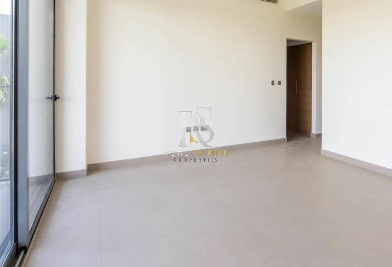 Single Row | Vacant | Well Maintained photo 10