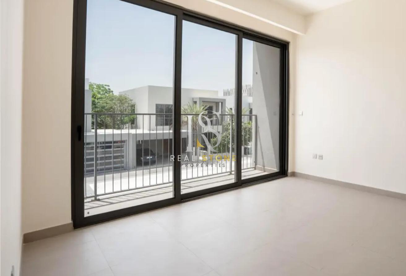 Single Row | Vacant | Well Maintained photo 13