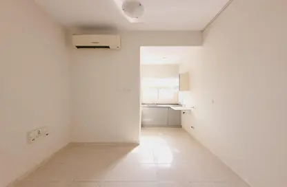 شقة - 1 حمام للايجار في 2 الشامسي - تجارية مويلح - الشارقة