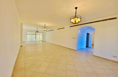 Villa - 4 Bedrooms - 6 Bathrooms for rent in Jumeirah 1 Villas - Jumeirah 1 - Jumeirah - Dubai Villa - 4 Bedrooms - 6 Bathrooms for rent in Jumeirah 1 Villas - Jumeirah 1 - Jumeirah - Dubai