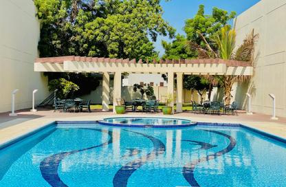 Villa - 4 Bedrooms - 6 Bathrooms for rent in Jumeirah 1 Villas - Jumeirah 1 - Jumeirah - Dubai