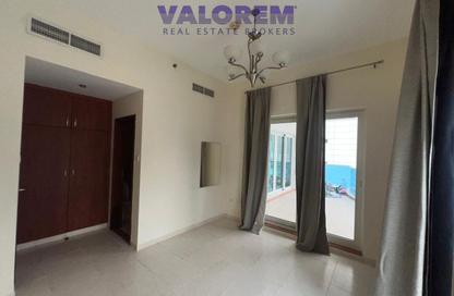 Apartment - 1 - 2 for rent in Cascades Tower - Dubai Marina - Dubai