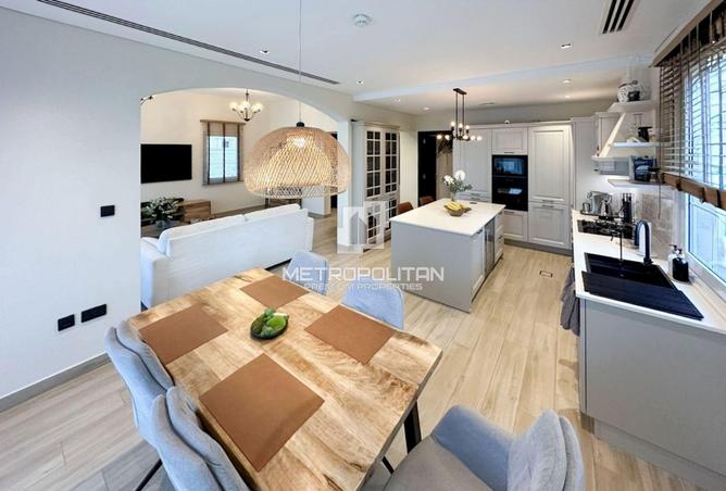 74233187 - Property Image 3