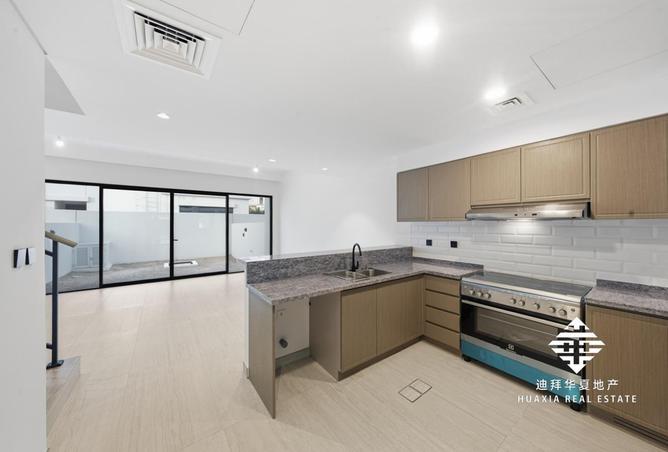 Brand New | 5+Maid's TH | Mid Unit | Vacant photo 3