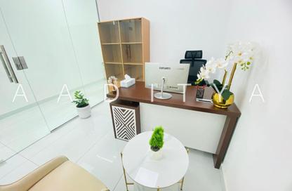 Office Space - Studio - 1 Bathroom for rent in Red Avenue - Al Garhoud - Dubai