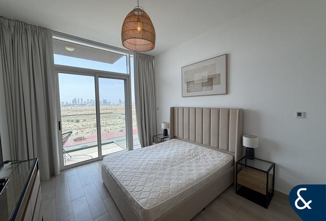 Skyline views | 12 cheques | Furnished photo 3