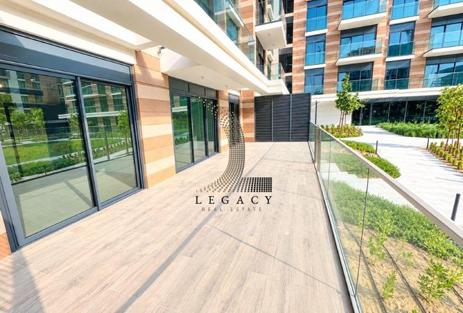 Rare 2 bedroom Terrace Apt with Direct Pool Access photo 3
