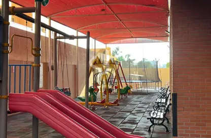 شقة - غرفة نوم - 2 حمامات للايجار في الطوب - منخول - بر دبي - دبي