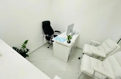 مكتب - غرفة نوم - 1 حمام للايجار في ريم ريزدنسي - الكرامة - دبي