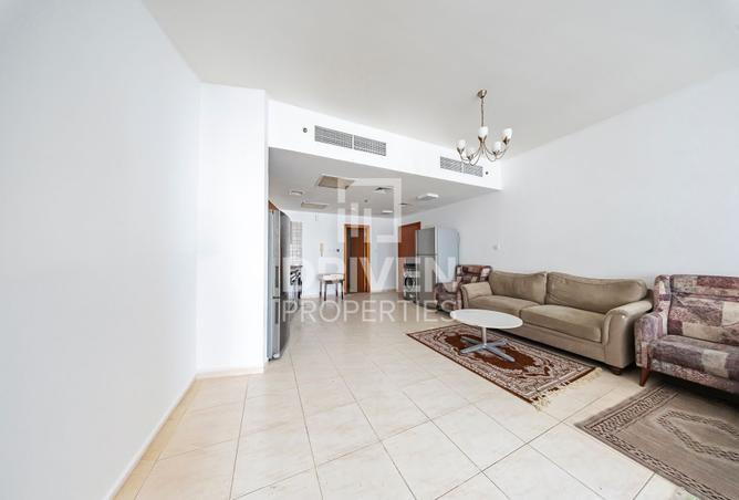 Furnished Studio | Prime Location | Elegant Apt photo 2