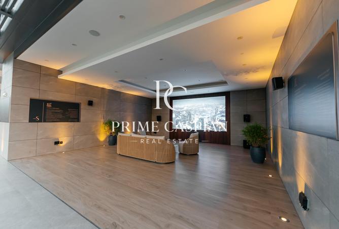 SPACIOUS | OVERLOOKING CANAL | PRIME LOCATION photo 2