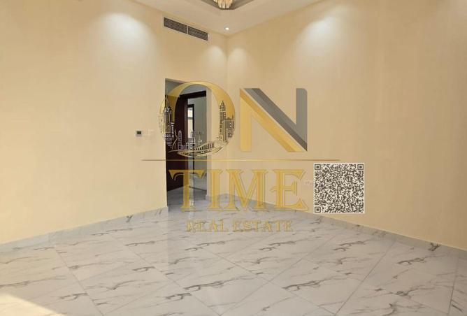 73877785 - Property Image 3