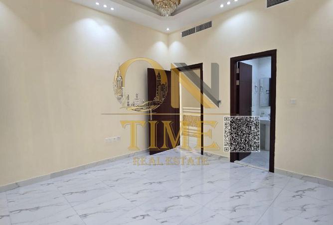 73877785 - Property Image 2