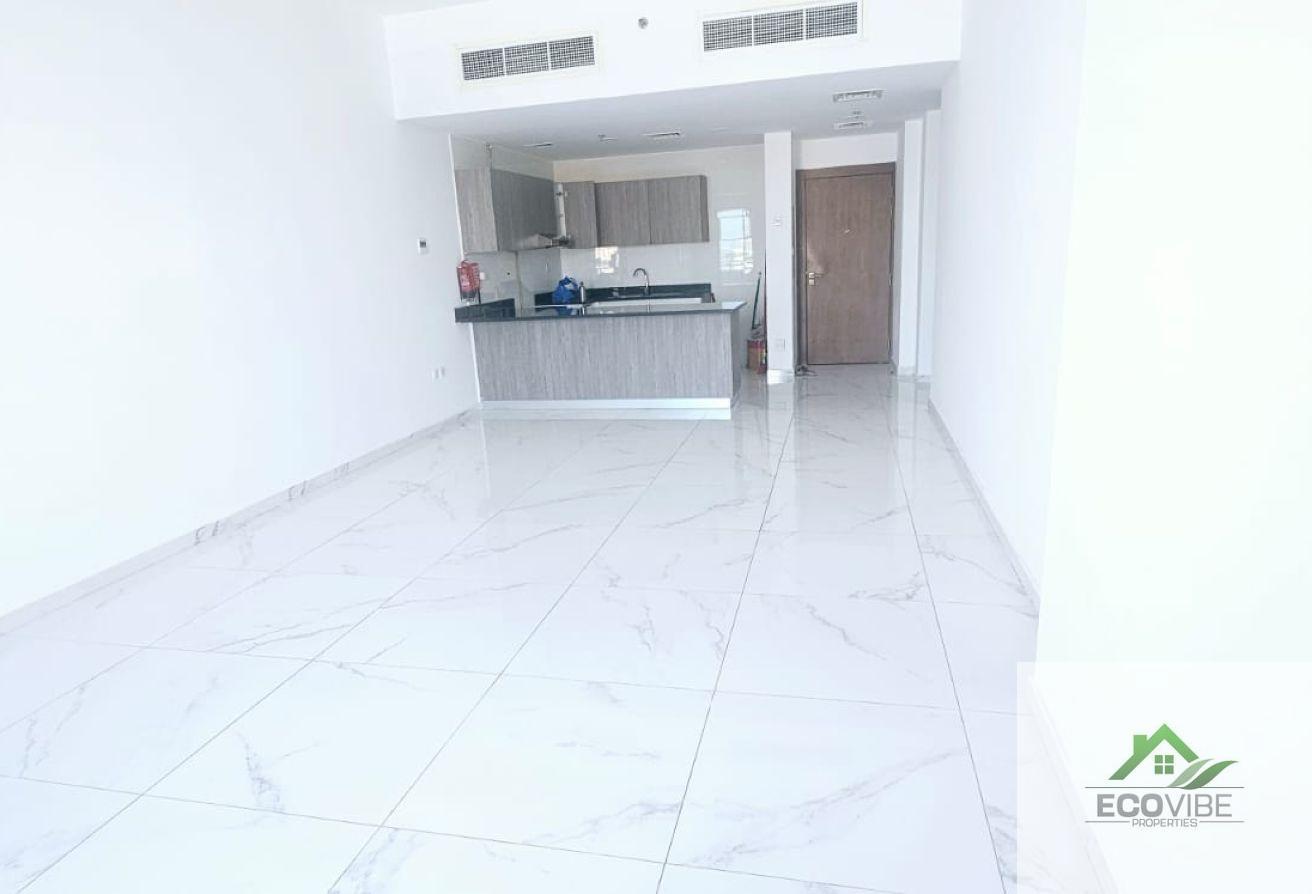 Bright 2BR Apartment + Maid | Downtown & Road View photo 2