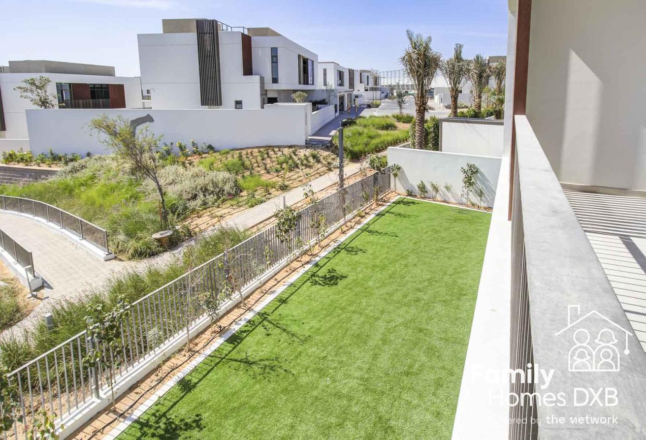5 Bed Villa | Elevated Plot | Flexible on Cheques photo 15