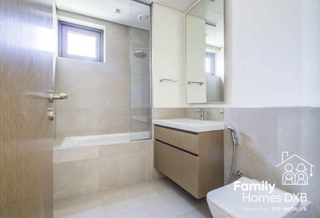 5 Bed Villa | Elevated Plot | Flexible on Cheques photo 12