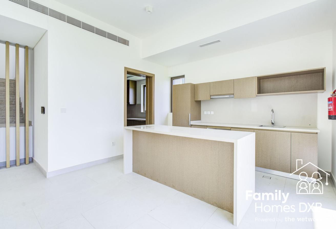 5 Bed Villa | Elevated Plot | Flexible on Cheques photo 8