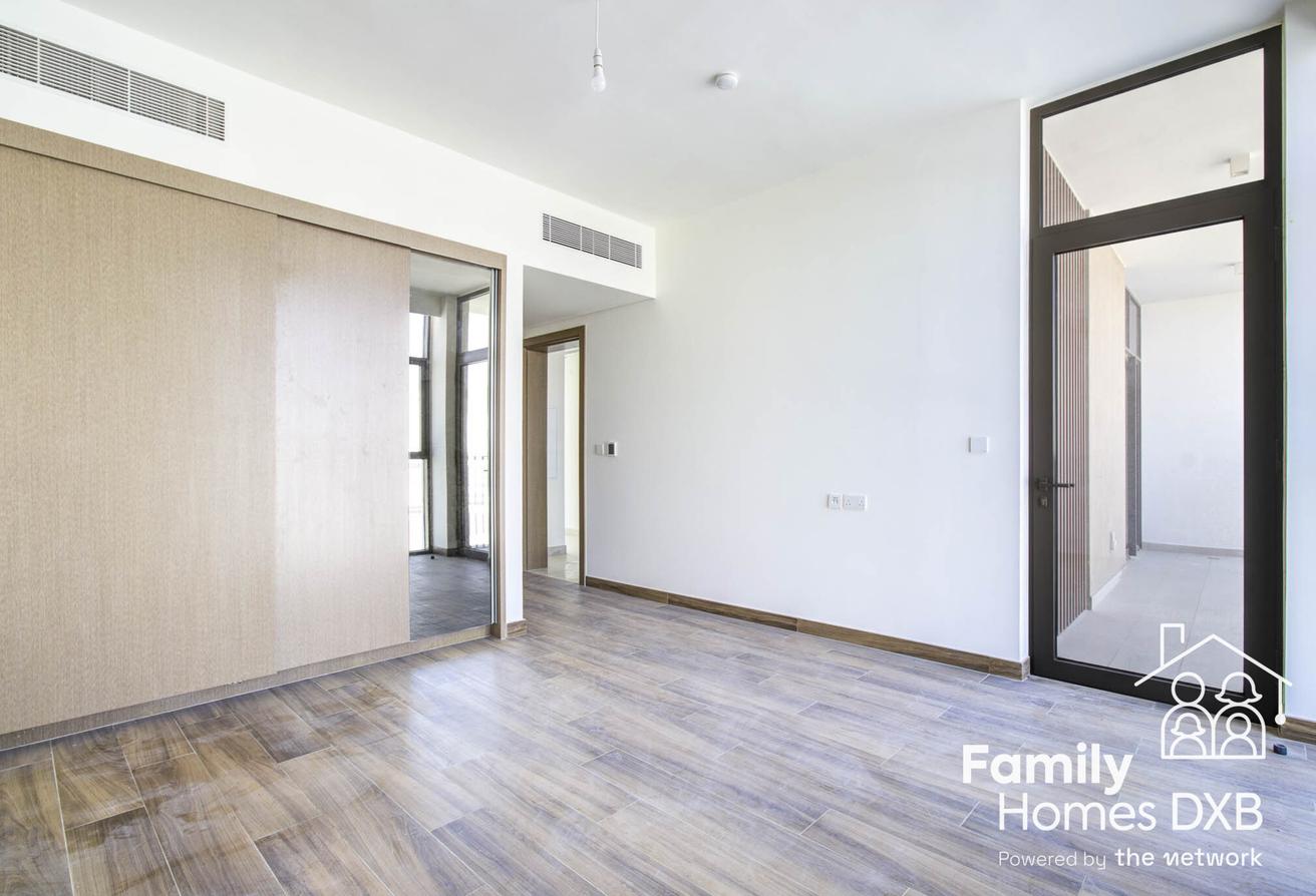 5 Bed Villa | Elevated Plot | Flexible on Cheques photo 5