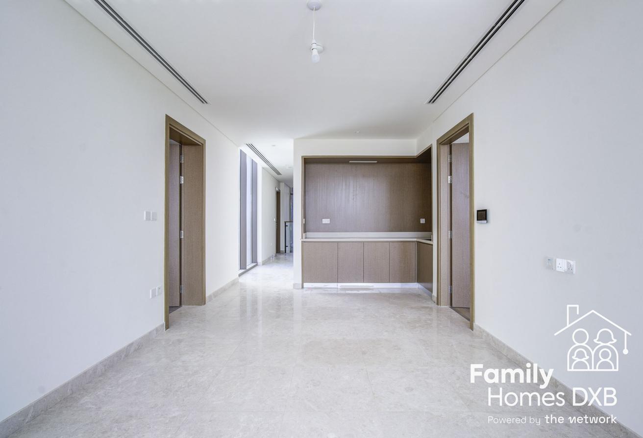 5 Bed Villa | Elevated Plot | Flexible on Cheques photo 7