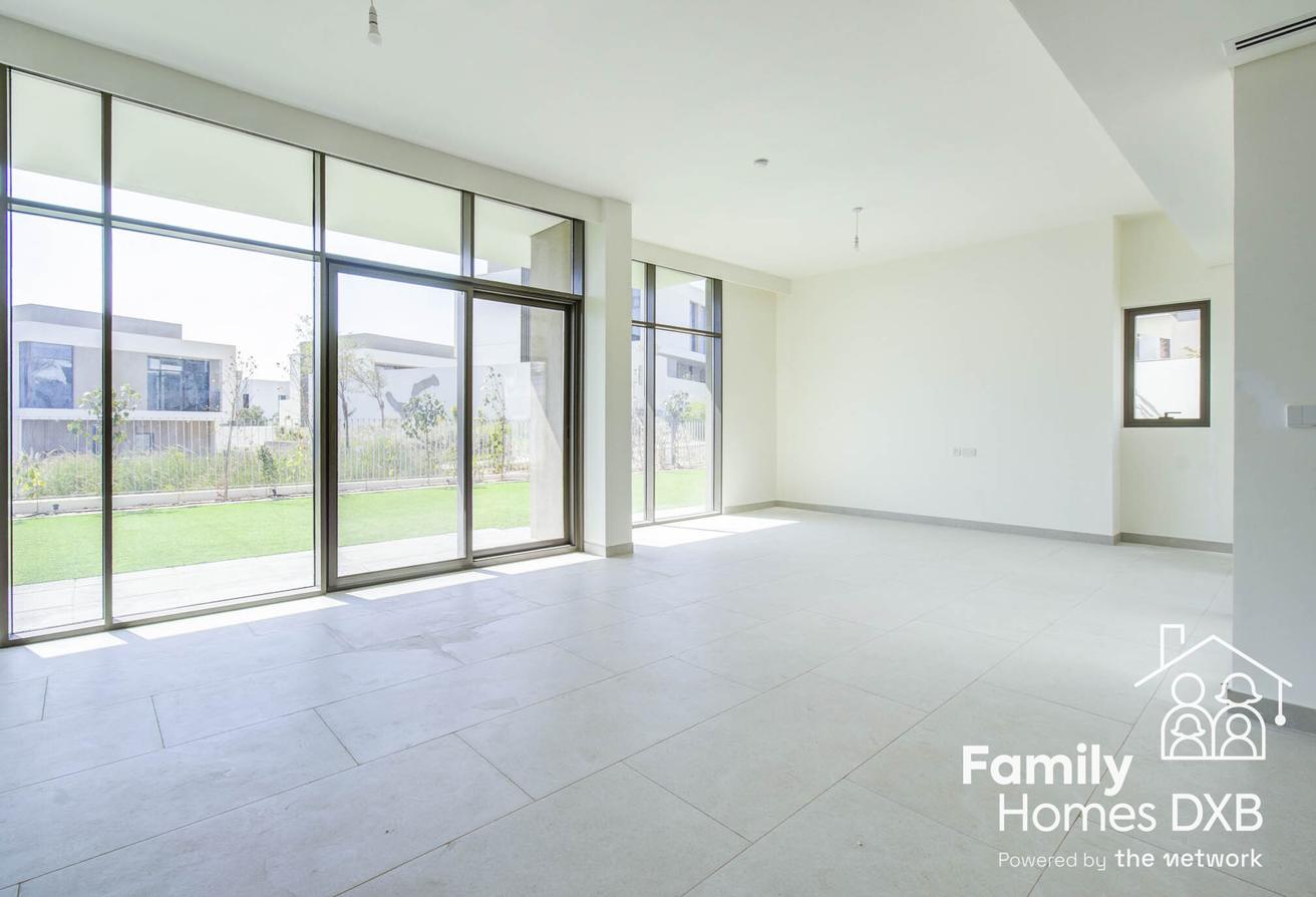 5 Bed Villa | Elevated Plot | Flexible on Cheques photo 2