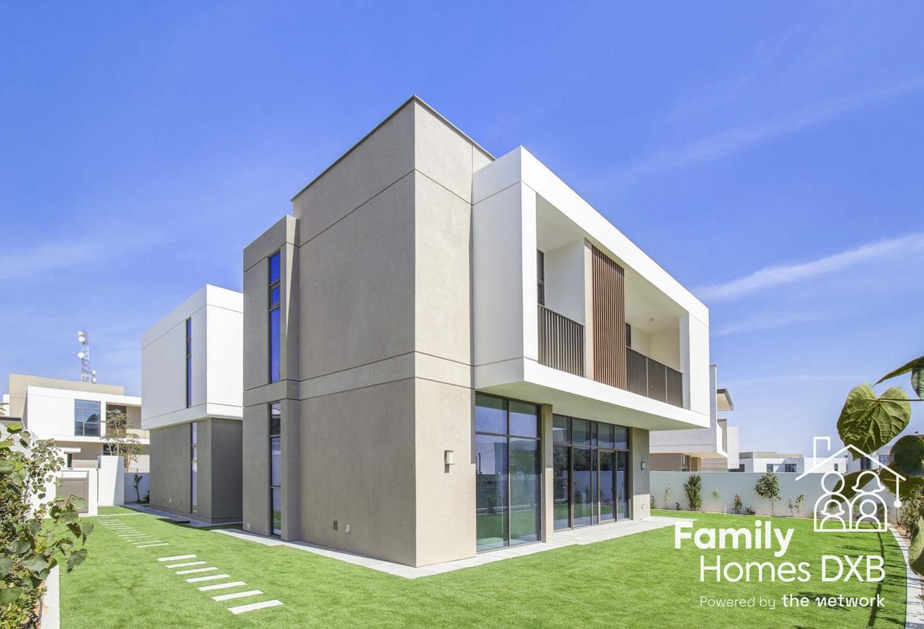 5 Bed Villa | Elevated Plot | Flexible on Cheques photo 13