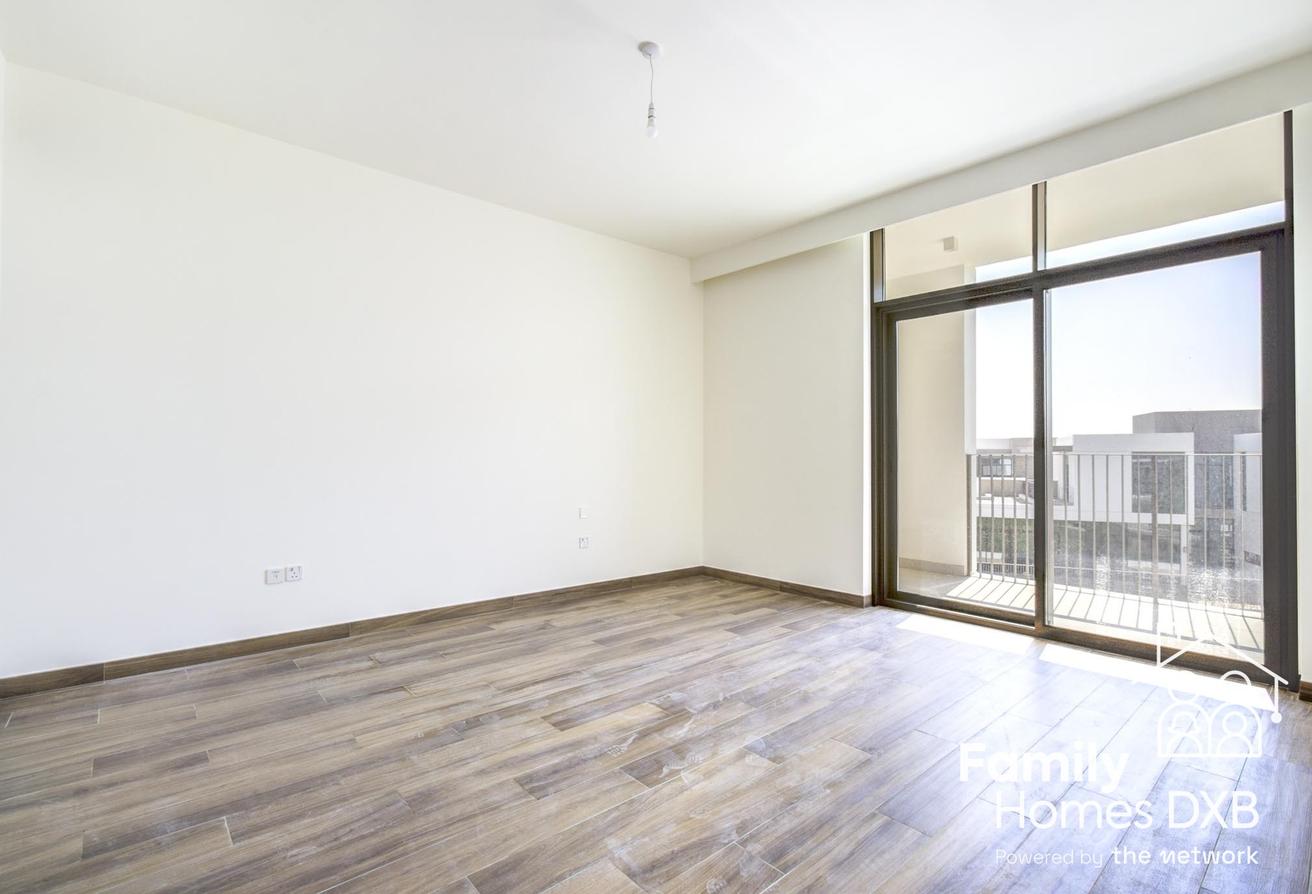 5 Bed Villa | Elevated Plot | Flexible on Cheques photo 4