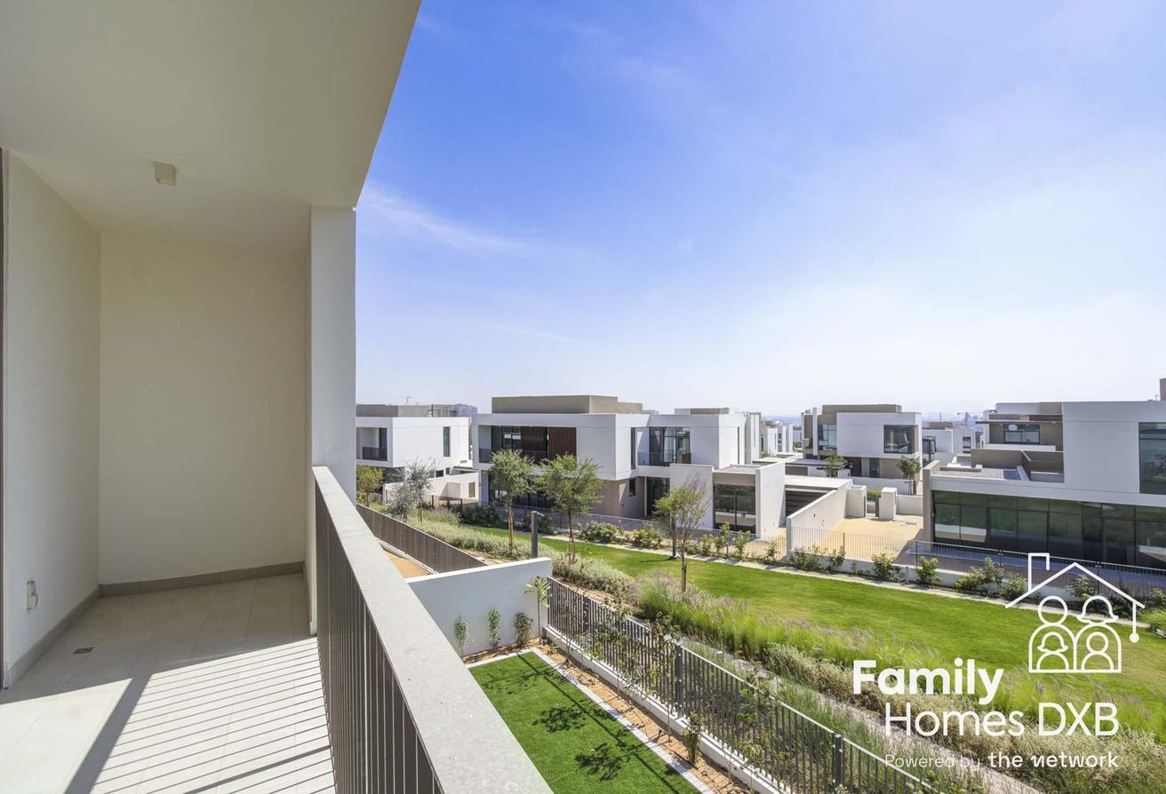 5 Bed Villa | Elevated Plot | Flexible on Cheques photo 16