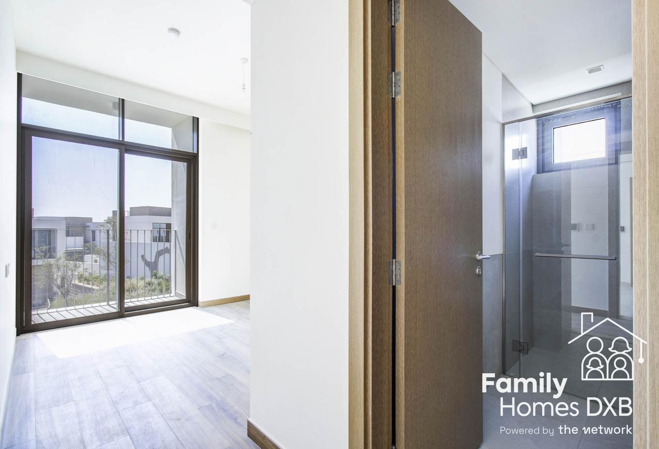 5 Bed Villa | Elevated Plot | Flexible on Cheques photo 6