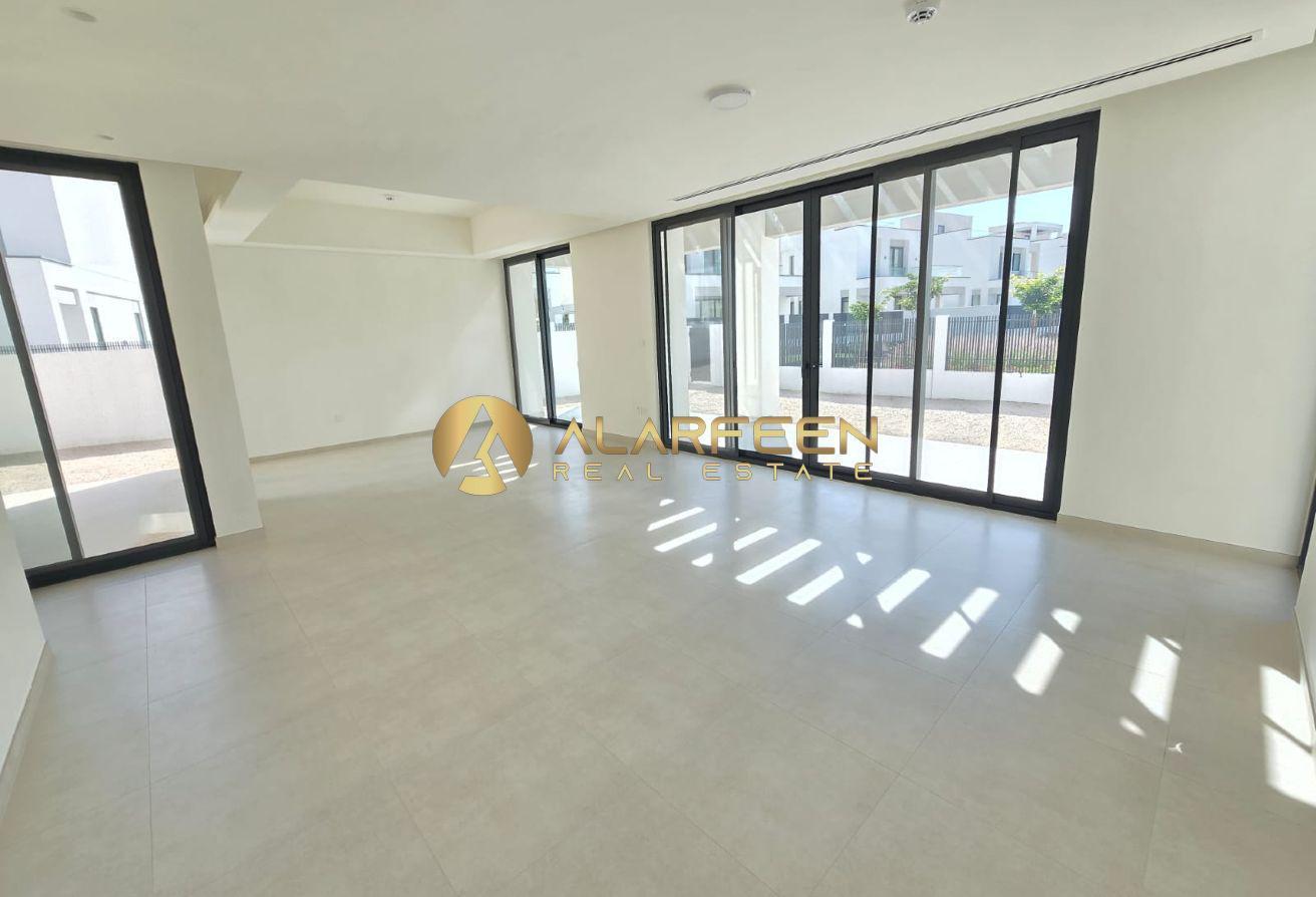 Family Community | Exquisite 4BR | Landscaped photo 2