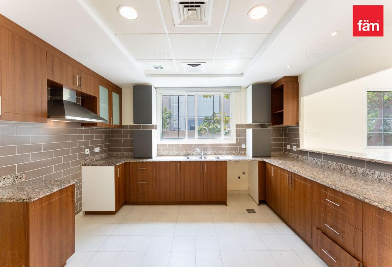 Vacant: One Of The Largest 5 Beds To Rent In Rahat photo 9