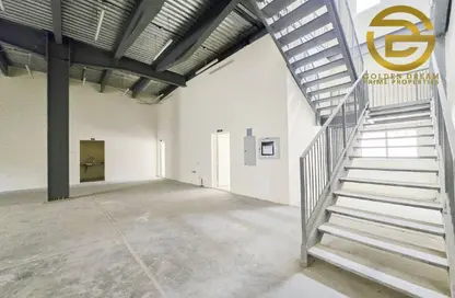 Warehouse - Studio - 2 Bathrooms for rent in Umm Ramool - Dubai