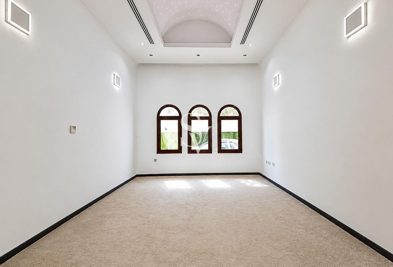 Custom 8 Bed Villa | Cinema & Sauna | Private Pool photo 12