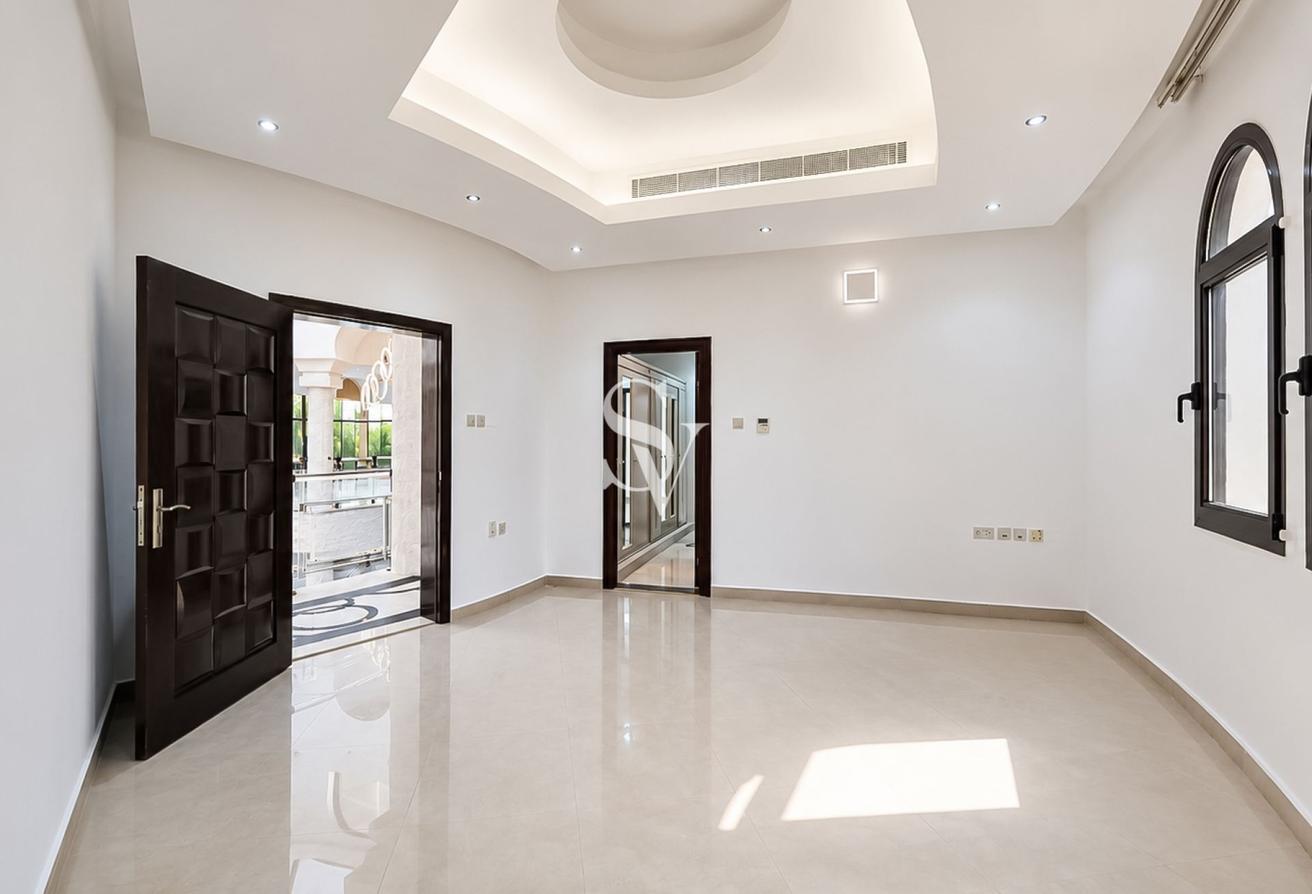 Custom 8 Bed Villa | Cinema & Sauna | Private Pool photo 10