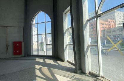 Retail - Studio - 4 Bathrooms for rent in Al Qasimiah City - Sharjah