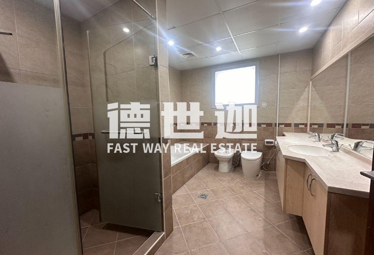 Easy access to E311 | Ready to Move In | 5BHK photo 15