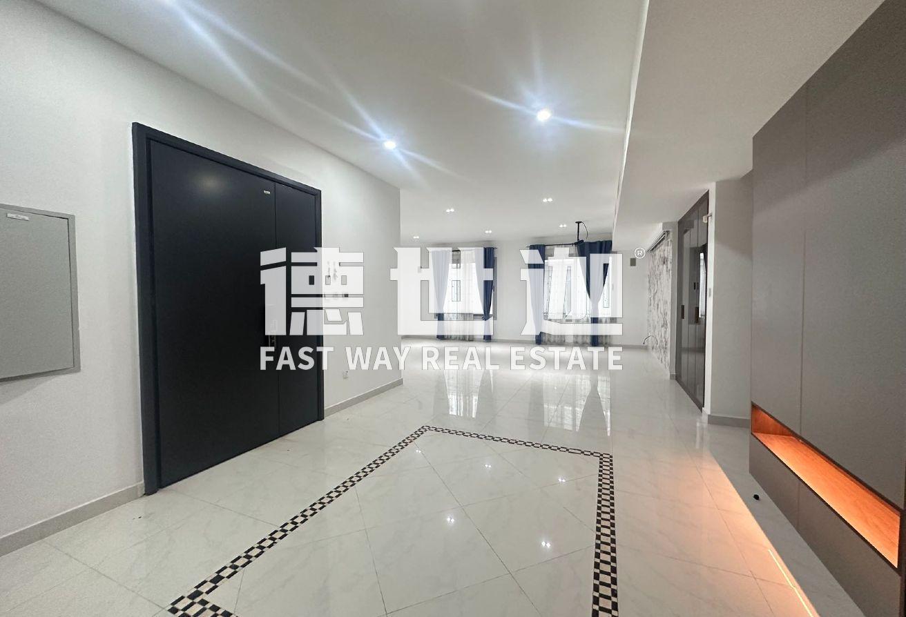 Easy access to E311 | Ready to Move In | 5BHK photo 6