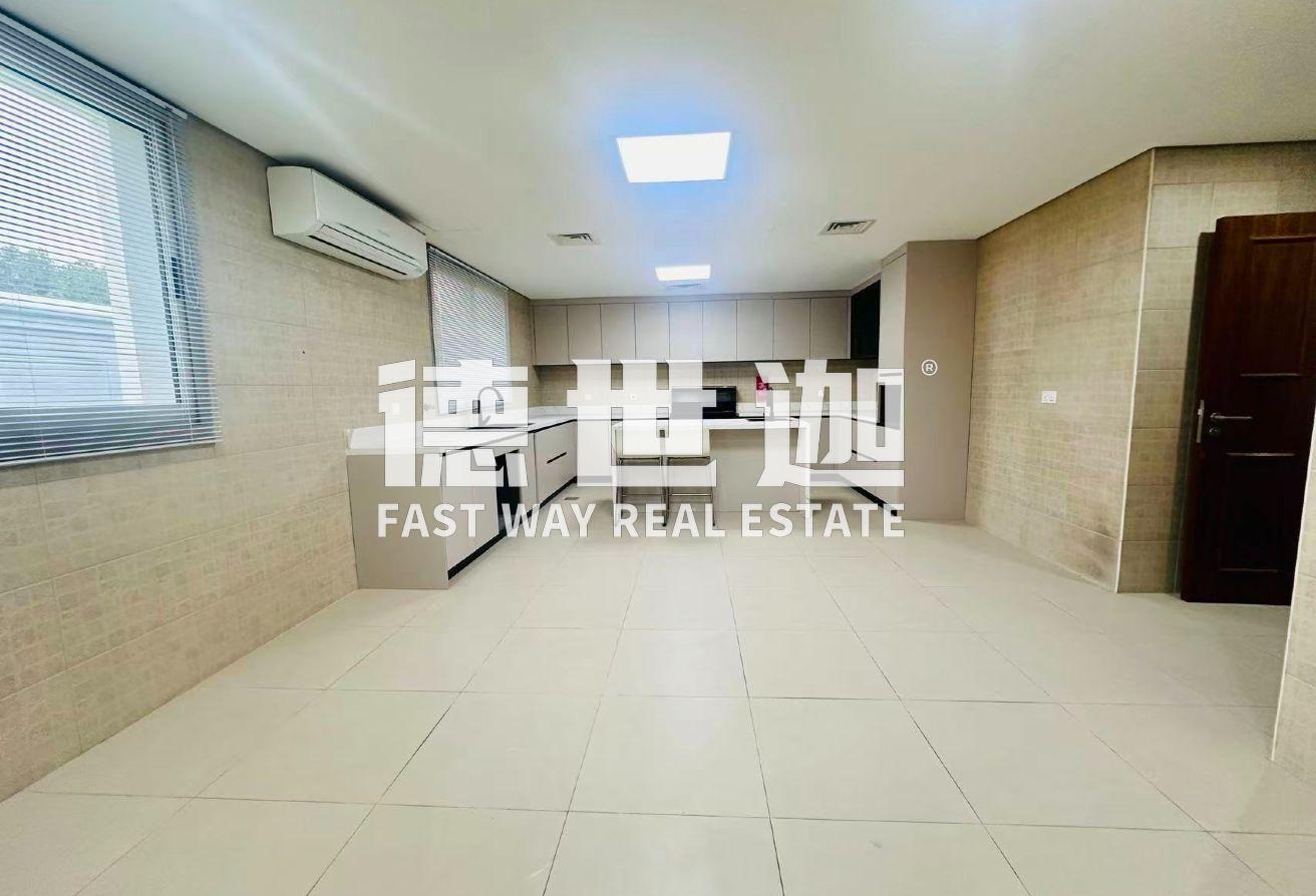 Easy access to E311 | Ready to Move In | 5BHK photo 13