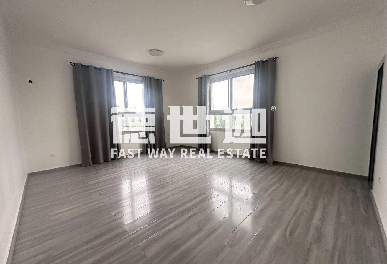 Easy access to E311 | Ready to Move In | 5BHK photo 11