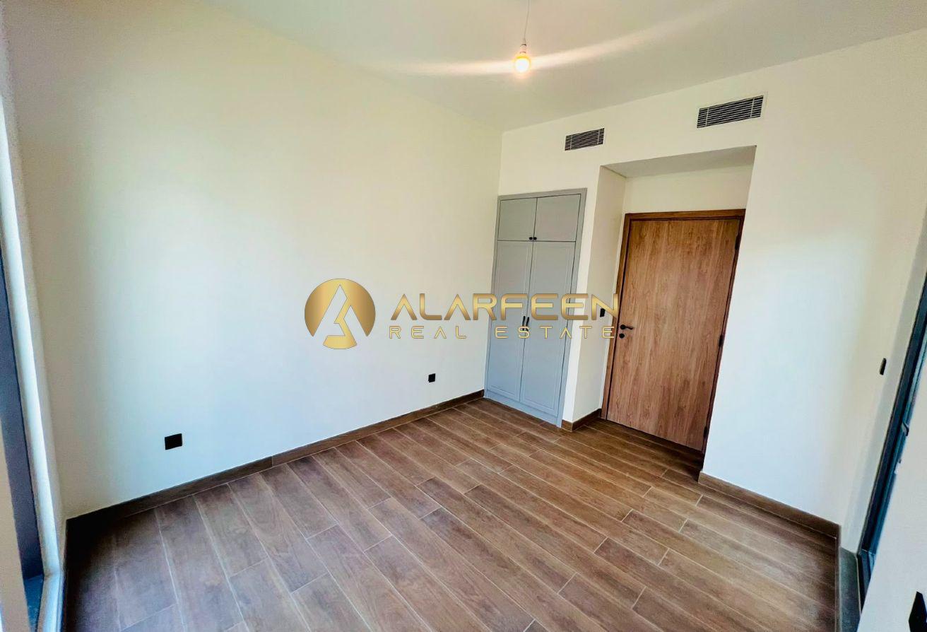 Lowest Rent | 3BR | Hugh Garden Space |Fitted photo 12