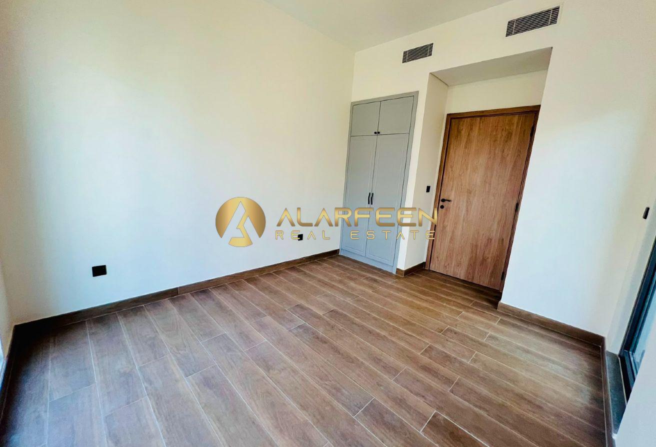 Lowest Rent | 3BR | Hugh Garden Space |Fitted photo 10