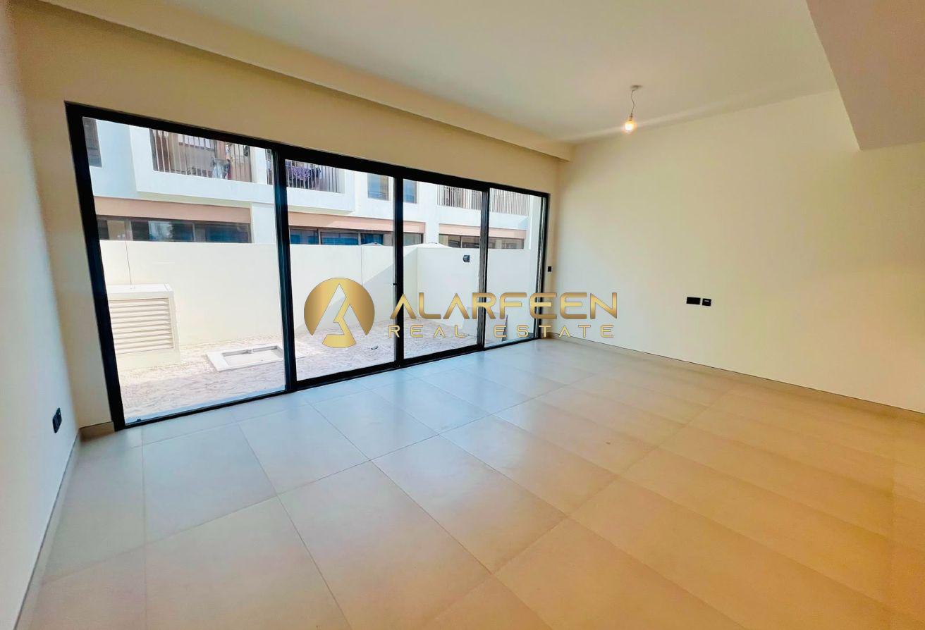 Lowest Rent | 3BR | Hugh Garden Space |Fitted photo 14