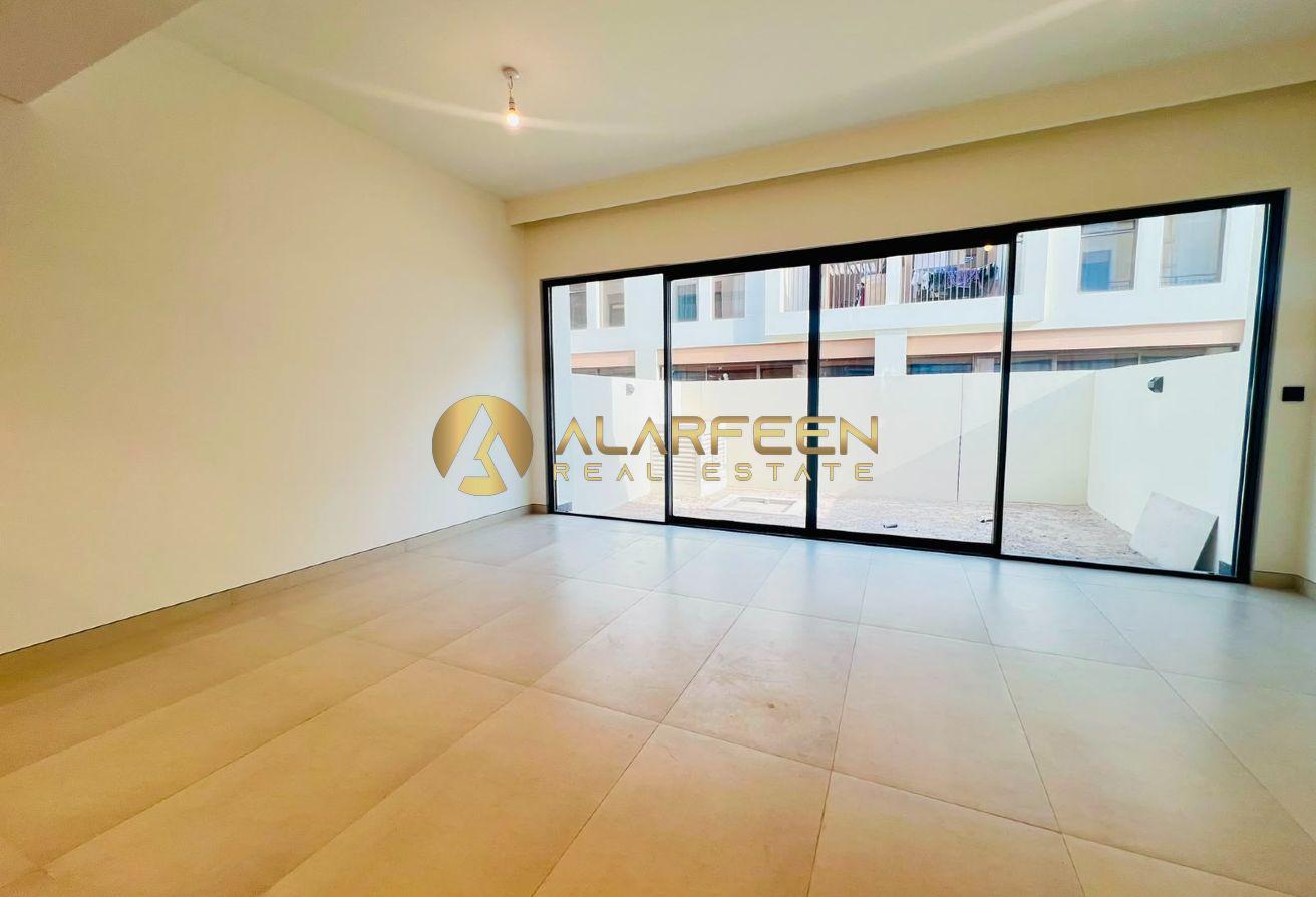 Lowest Rent | 3BR | Hugh Garden Space |Fitted photo 11