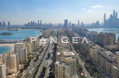 Apartment - 1 Bedroom - 2 Bathrooms for rent in The Palm Tower - Palm Jumeirah - Dubai